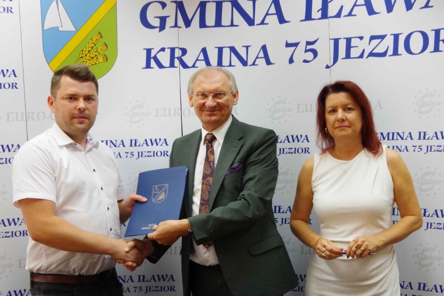 Podpisanie umowy w siedzibie Urzędu Gminy w Iławie.