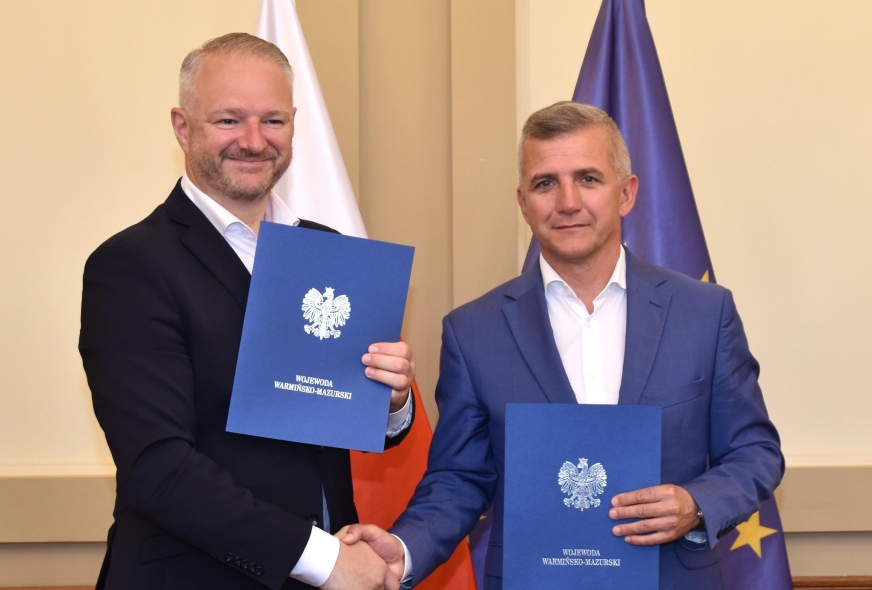 Podpisano umowę w ramach Programu „Razem Bezpieczniej”. Na zdjęciu Wojewoda Warmińsko-Mazurski Radosław Król i Starosta Powiatu Iławskiego Bartosz Bielawski.