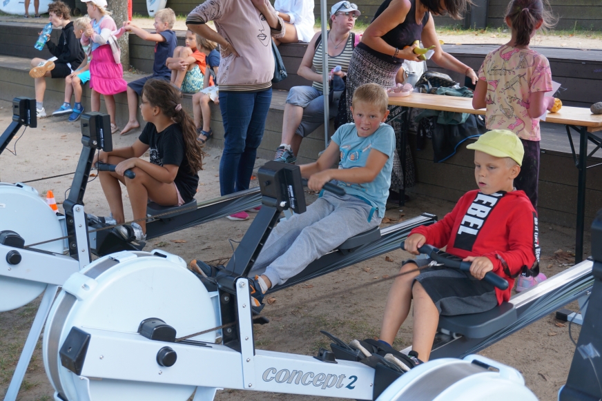 W trakcie Festiwalu Kolorów można było m.in. spróbować swych sił na ergometrach wioślarskich