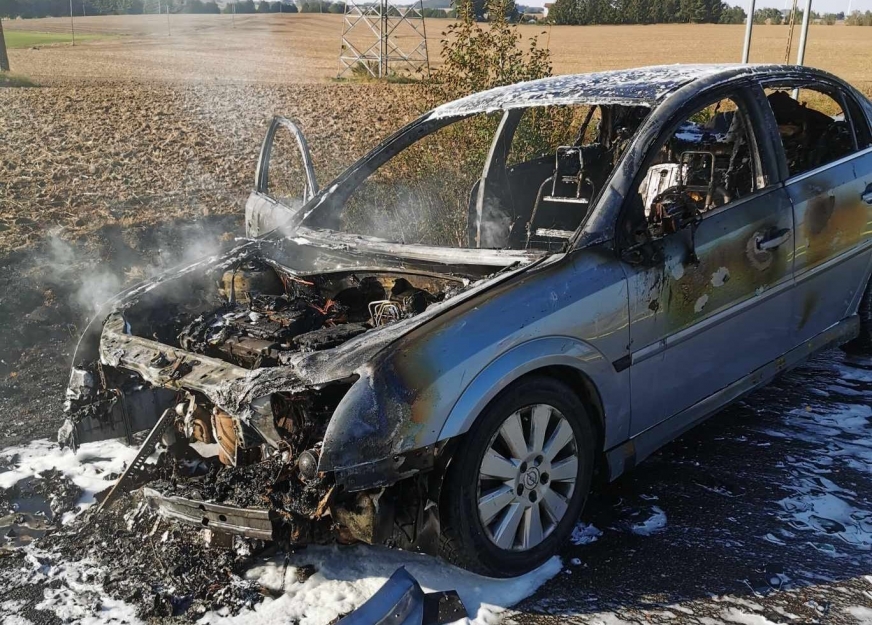 Opel spłonął na drodze między Kisielicami a Łęgowem.