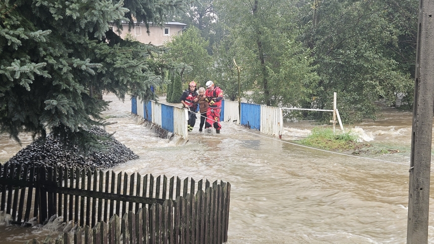 Akcja ratunkowa. Zdjęcie z Gminy Mysłakowice podczas walki z powodzią.