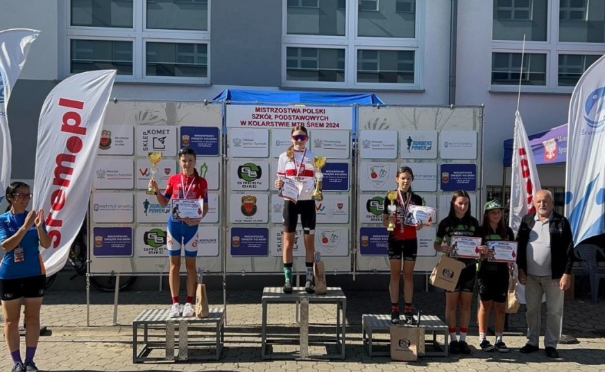 Lena z Susza na najwyższym stopniu podium.