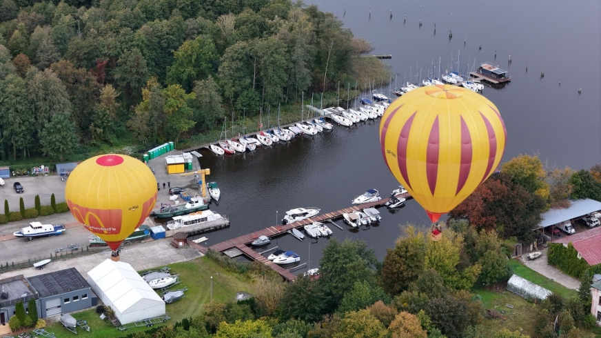 Jesienne popołudnie w Iławie - z balonami w roli głównej. Było na co popatrzeć! ZOBACZCIE ZDJĘCIA Z LOTU PTAKA I FOTKI INTERNAUTÓW.