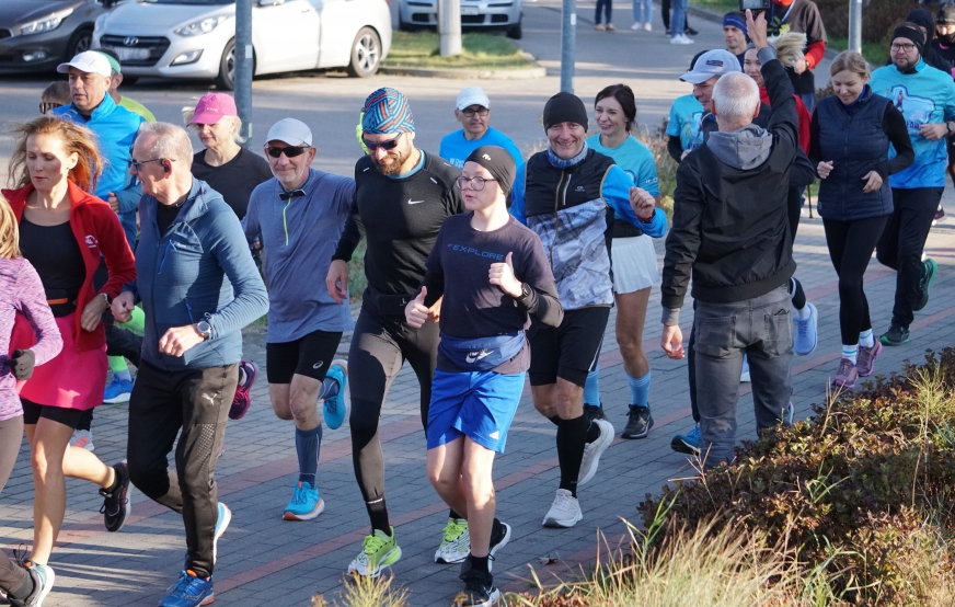 Tuż po starcie dzisiejszego parkrun Mały Jeziorak, Iława