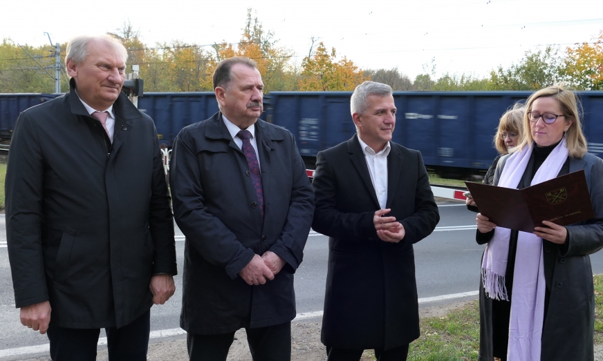 Od lewej: wójt Krzysztof Harmaciński, poseł Zbigniew Ziejewski, starosta Bartosz Bielawski, Magdalena Rogatty - Starostwo Powiatowe w Iławie.