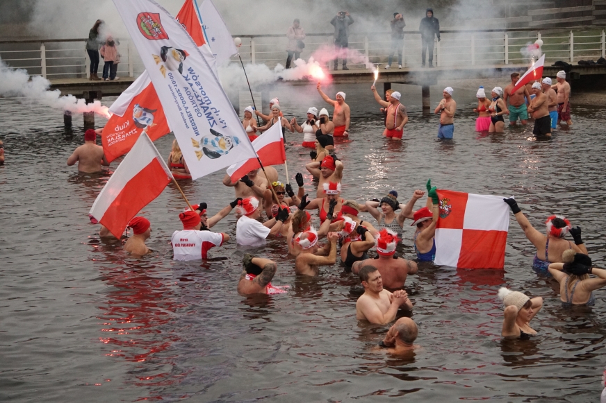 Dzika Plaża w Iławie to tradycyjne miejsce obchodów Narodowego Święta Niepodległości przez morsy