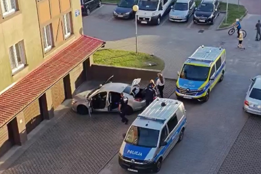 Rozegrała się na oczach wielu zaalarmowanych świadków. Znamy szczegóły sobotniej interwencji na osiedlu Piastowskim w Iławie dwóch policyjnych radiowozów.