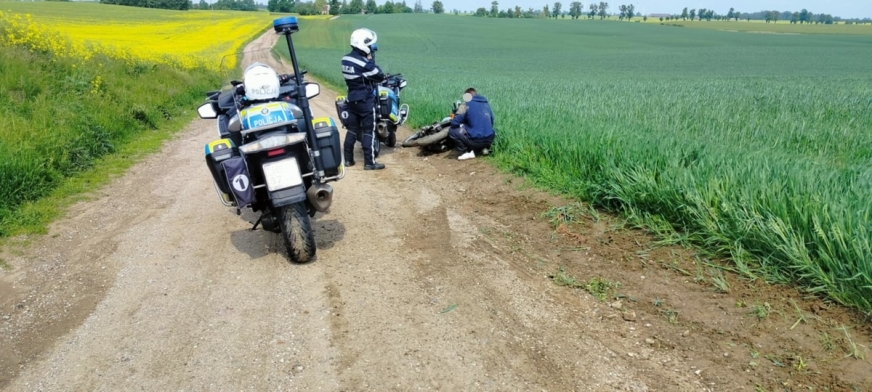 14-latek uciekał motocyklem przed policją. Teraz sprawą zajmie się sąd rodzinny.