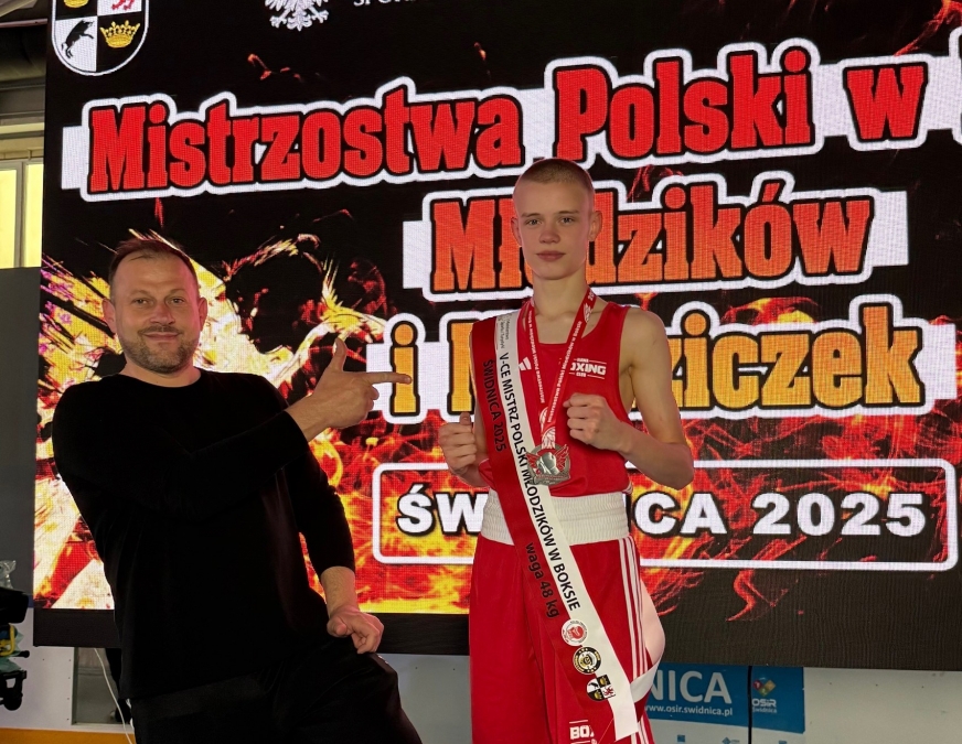 Piotr Dwojacki, wicemistrz Polski młodzików w boksie z trenerem klubowym Krzysztofem Kłosowskim