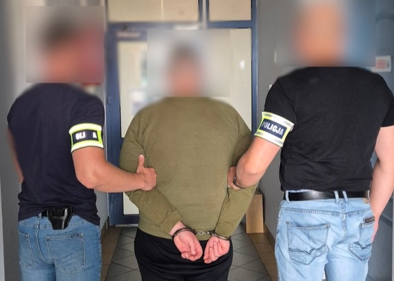 Dopiero co wyszedł z więzienia... Sterroryzował przerażoną ekspedientkę, ukradł 600 zł, przekreślił swoje życie.