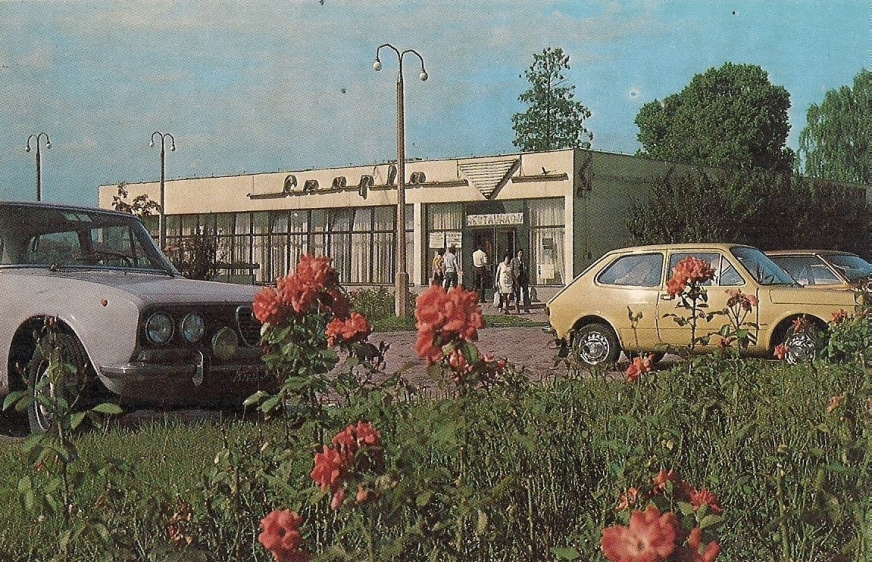 Zdjęcie pochodzi z serwisu fotopolska.eu, ze zbiorów użytkownika BiteMe. To widok na restaurację w latach 1973 – 1985.