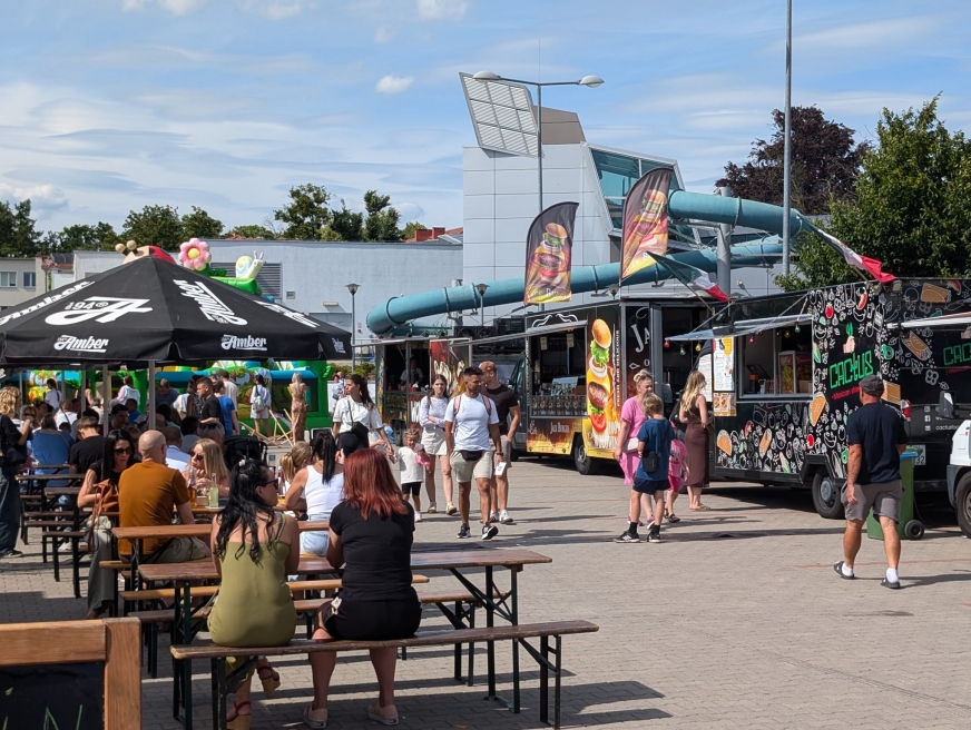 Odwiedzamy Festiwal Smaków Food Trucków – kulinarną ucztę w ramach Dni Iławy 2025.