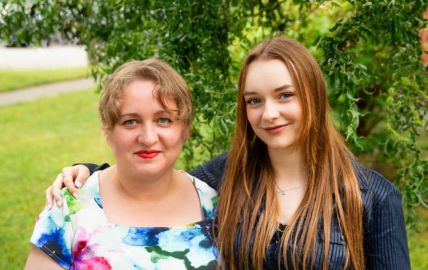 Nauczycielka języka włoskiego Bernadeta Trojan i Aleksandra Deka – uczennica, którą przygotowała do rozszerzonej matury z tego przedmiotu.