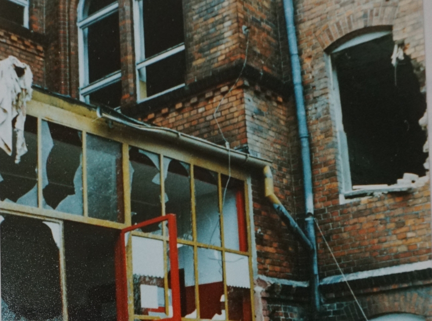 Fragment Szkoły Podstawowej nr 1 w Iławie, tuż po wybuchu z 1994 roku