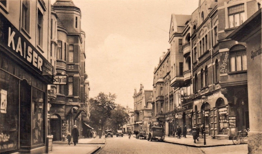 1935 r., ulica Niepodległości - widok od strony rynku.
