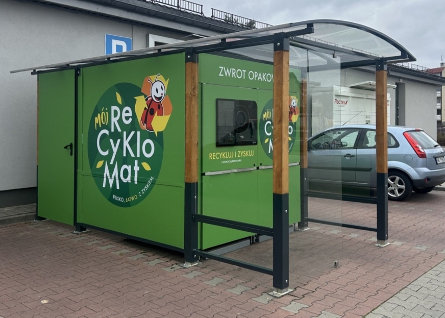 Sieć Biedronka zapowiada sukcesywny montaż w swoich sklepach tzw. recyklomatów.