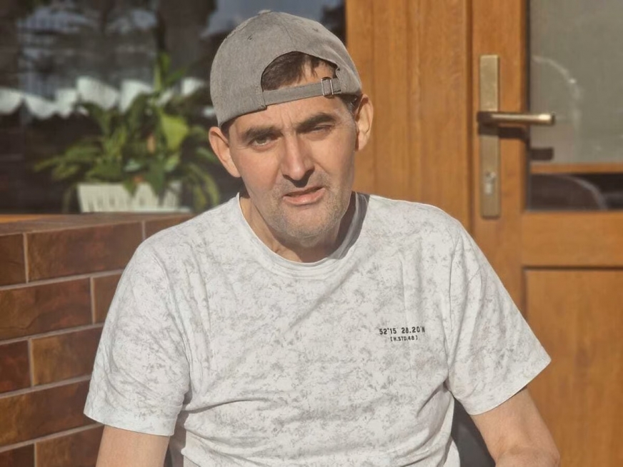 „Mój tata przeszedł w życiu więcej, niż ktokolwiek powinien...”, mówi syn chorego, Mateusz Boguszewski.