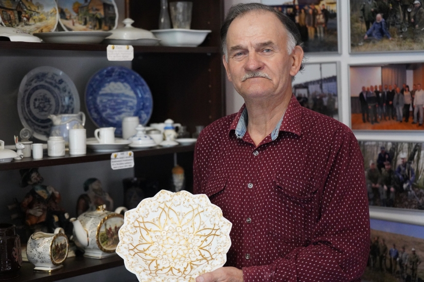 To w ocenie pana Henryka najcenniejszy eksponat z jego zbiorów. Złocona misa z 1723 roku - to porcelana miśnieńska, pierwsza wytwarzana w Europie, powstała w słynnej manufakturze w Miśni.