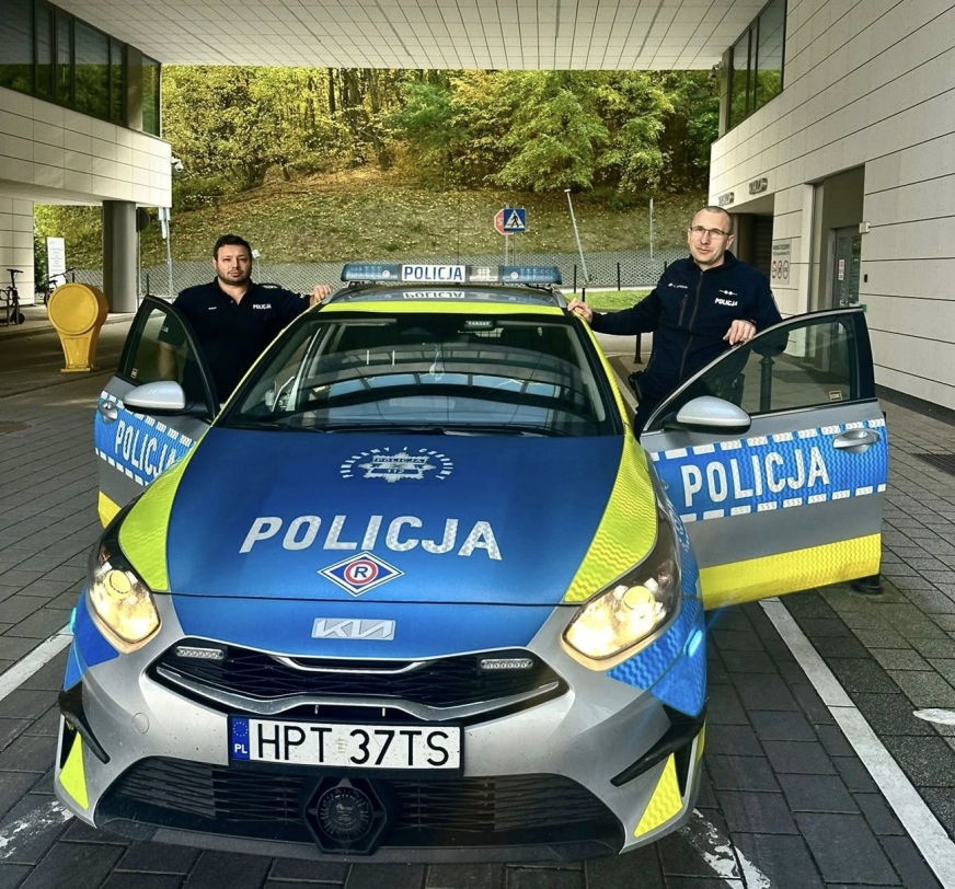 Policjanci ostródzkiej drogówki bezpiecznie i na czas dowieźli do gdańskiego szpitala serce. Wszystko po tym, jak na S7 na wysokości Ostródy zepsuła się karetka.
