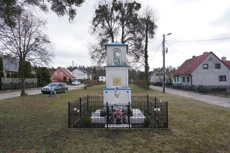 Figurka i plac przy Szerokiej - centralny punkt Osiedla Lubawskiego w Iławie