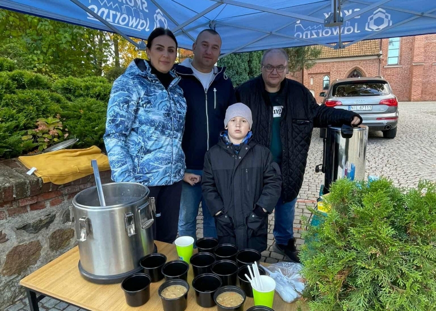 Kamila Bednarska, Janusz Bednarski oraz Krzysztof Ruczyński - zwycięzcy konkursu na „Najaktywniejszego wolontariusza powiatu iławskiego roku 2025”.