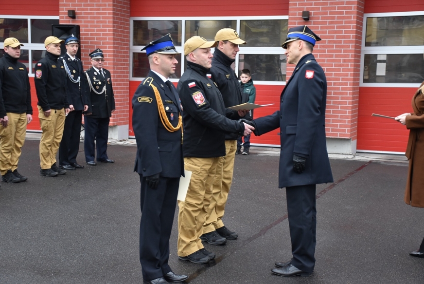 Uroczysta zbiórka z okazji Narodowego Święta Niepodległości w KP PSP w Iławie.