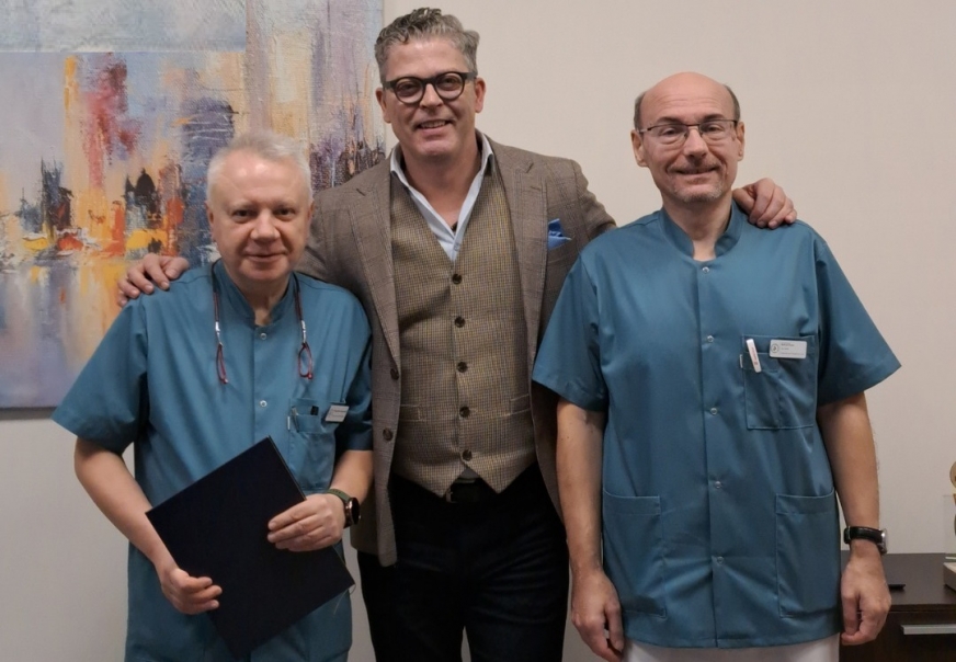 Od lewej: Bogusław Kiejnowski, Jacek Zachariasz - dyrektor szpitala i Andrzej Fedus - obecny kierownik laboratorium.