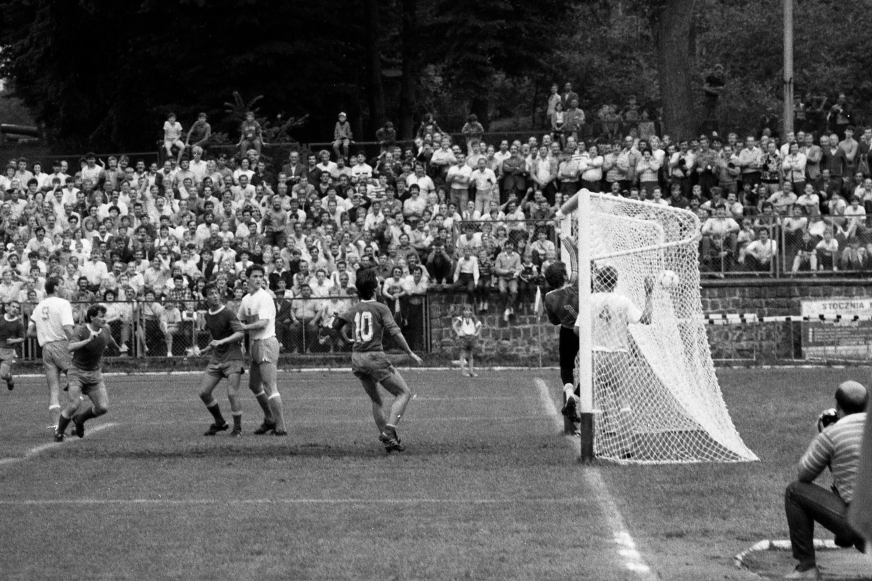 Na trybunach tłumy, a na boisku reprezentacja Polski i ... Jeziorak Iława 