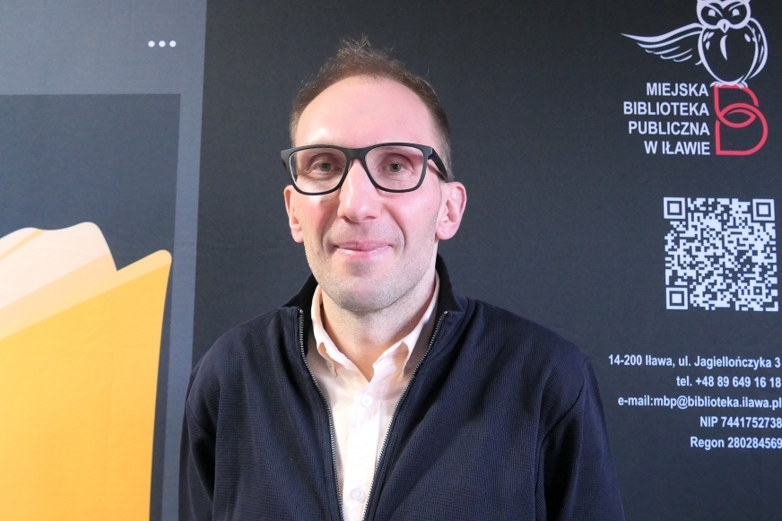 Dyrektor Biblioteki Iława Adam Majewski odpowiedział na nasze pytania o wprowadzone przez tę miejską jednostkę kary za przetrzymywanie wypożyczonych materiałów.