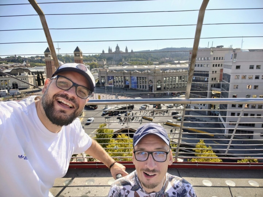 Wojciech Kaniuka i jego wieloletni asystent osobisty Piotr Heyda - tutaj podczas wyprawy życia do Barcelony.