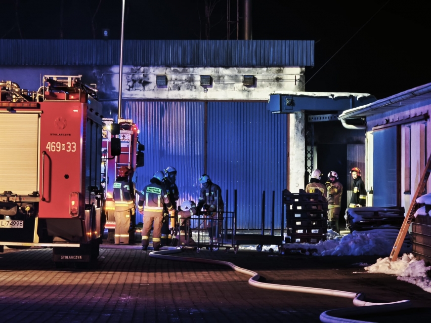 Poranny pożar wybuchł na terenie stolarni w Wikielcu!