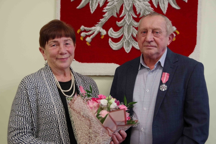 Państwo Renata i Eugeniusz Wasilkowie z Ławic - laureaci Złotych Godów.
