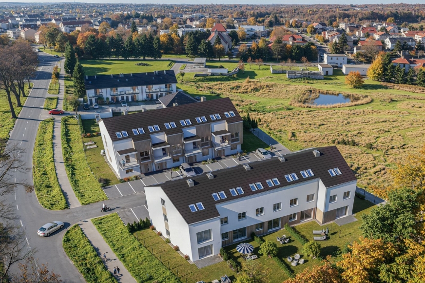 Zielona i przyjazna okolica blisko jeziora Jeziorak w Iławie. Nowe Osiedle Pogodne powstaje przy ulicy Lipowy Dwór/Zalewskiej.