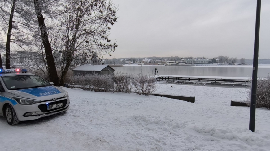 Jak to jest z tym przebywaniem na lodzie - jest dozwolone, czy niedozwolone? Po tej czwartkowej interwencji w Iławie zapytaliśmy o to rzeczniczkę iławskiej policji.