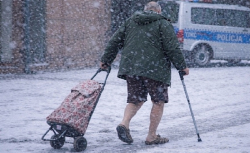 Przyszedł do marketu w Iławie  tylko w bieliźnie, butach i kurtce...