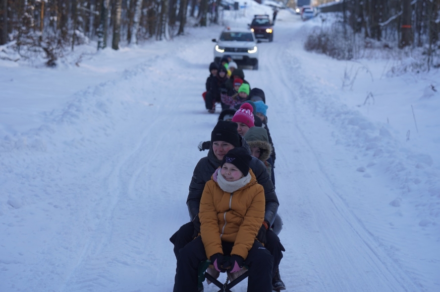 Rozpoczęli ferie z przytupem! Kulig Gminy Susz przyniósł dzieciom dużo radości, a dorosłym piękne wspomnienia.