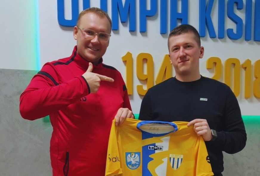 Po lewej: Arkadiusz Gwiazda, były trener i wciąż obecny wiceprezes Olimpii, a po prawej - nowy trener Jakub Lendzionowski