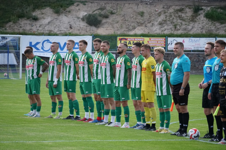 Drużyna Motoru Lubawa tuż przed meczem z Jeziorakiem w Iławie