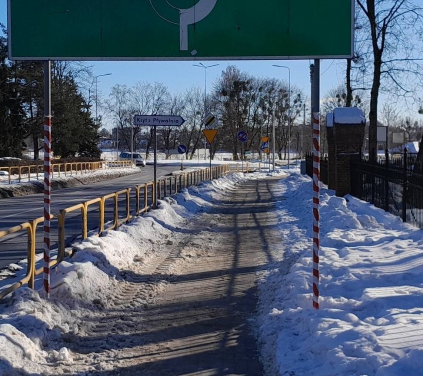 Od sygnału do realizacji. Słupki na Sienkiewicza zostały już oznakowane, co zmniejsza ryzyko kolejnego wypadku w tym miejscu.