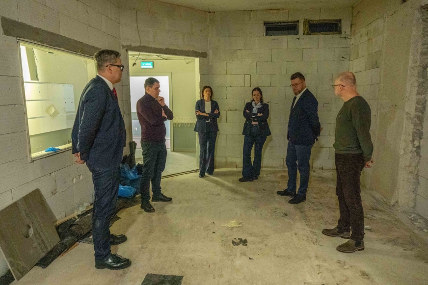 Wraz z podpisaniem umowy oficjalnie przekazano pomieszczenia pod realizację inwestycji. Teraz przed placówką gruntowny remont i przygotowanie nowoczesnej pracowni rezonansu magnetycznego.