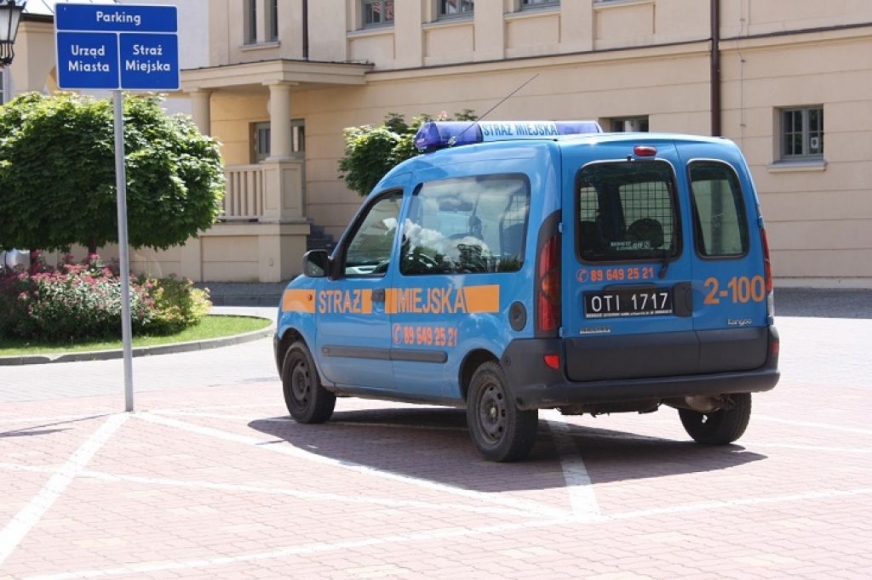 Dawny pojazd Straży Miejskiej w Iławie, zlikwidowanej w 2016 roku.