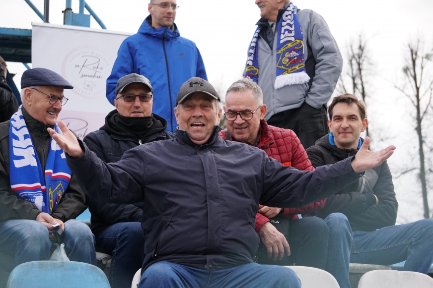 Co prawda kibice Jezioraka Iława do ostatniego gwizdka musieli martwić się o wynik końcowy dzisiejszego meczu z Kormoranem Zwierzewo, ale koniec końców - mogli się cieszyć z wygranej