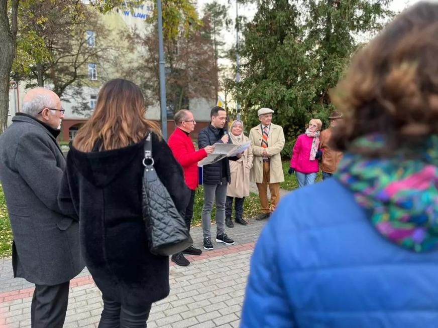 Archiwalne zdjęcie uczestników historycznego spaceru ulicami Andersa i Smolki w roku 2022.