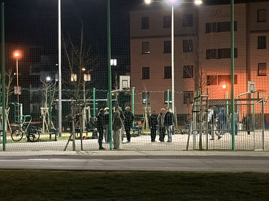 Sytuacja na boisku w piątkowy wieczór.