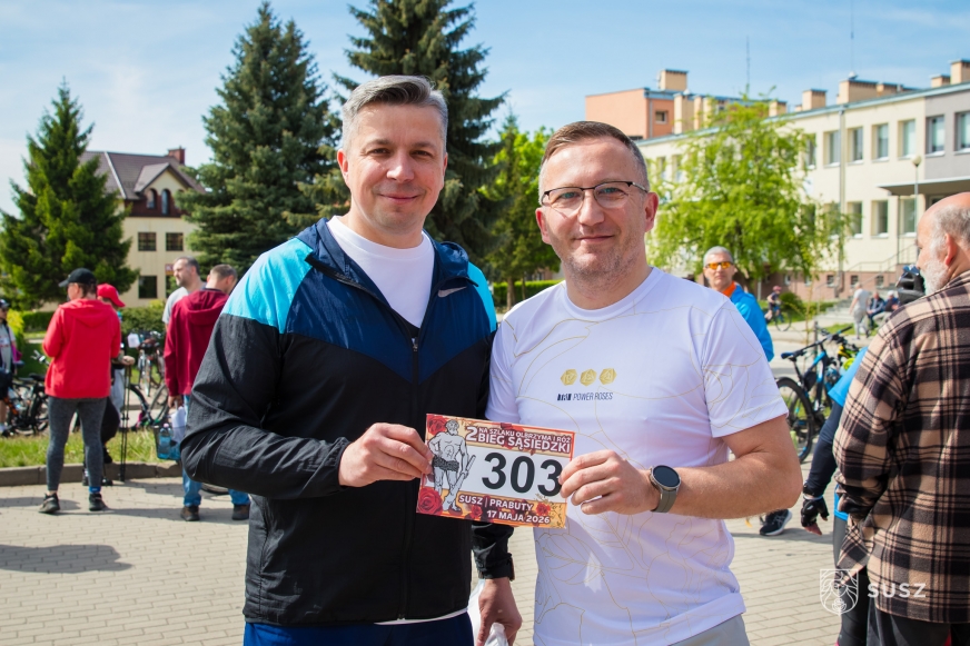 Burmistrz Susza Marcin Mądry oraz burmistrz Prabut Krzysztof Niziałek – pomysłodawcy i inicjatorzy Biegu Sąsiedzkiego.