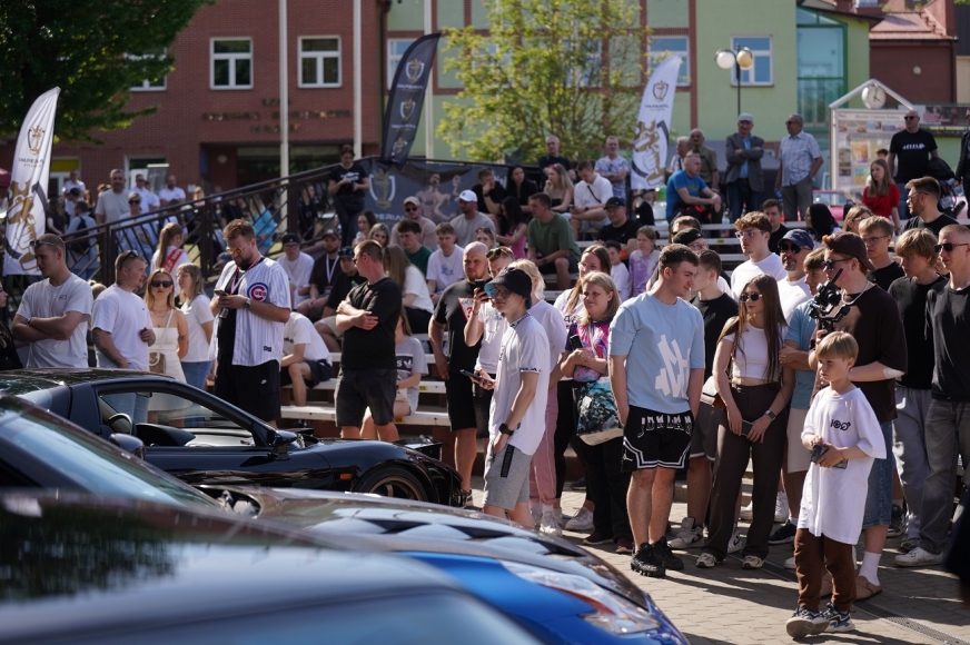 Na 100% dla 12-letniej Anieli z Iławy. Motoryzacyjno-sportowy charytatywny event w amfiteatrze w Iławie w obiektywie.