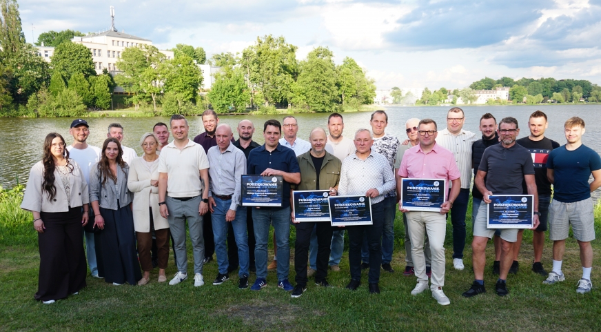 Nad Jeziorakiem dobrze rozmawia się o sporcie. Zdjęcie z piątkowego spotkania zorganizowanego przez Aqua-Instal Jeziorak Iława