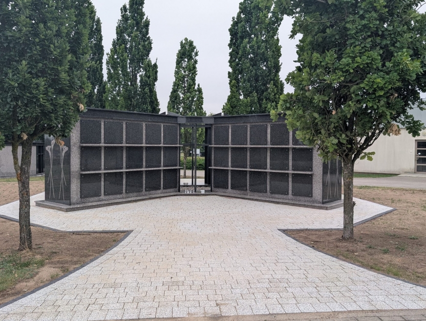 Kolejna - trzecia - część kolumbarium w Iławie oficjalnie oddana do użytku. Ruszyło też przyjmowanie wniosków o rezerwacje. Zdjęcia: portal Info Iława. Iława, 1 lipca, 2026r.