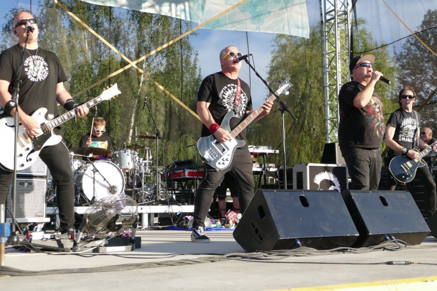 Przed widzami wystąpi zespół rockowy Big Cyc – grupa gościła już w Suszu w 2019 roku podczas koncertu z okazji triathlonu