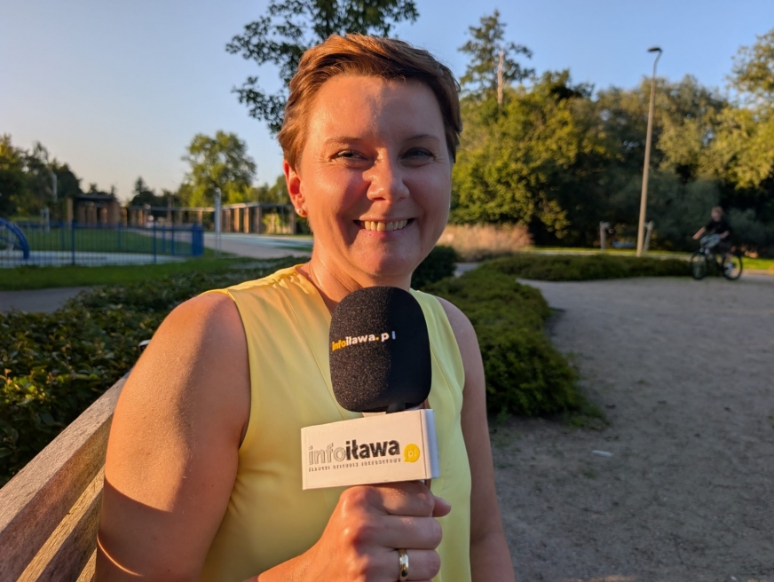 W urzędzie, w plenerze, słowem: gdzie się da. Joanna Mazurkiewicz (PCPR Iława) aktywnie promuje pieczę zastępczą, bo potrzeba społeczna w tym zakresie jest ogromna. Tutaj podczas 